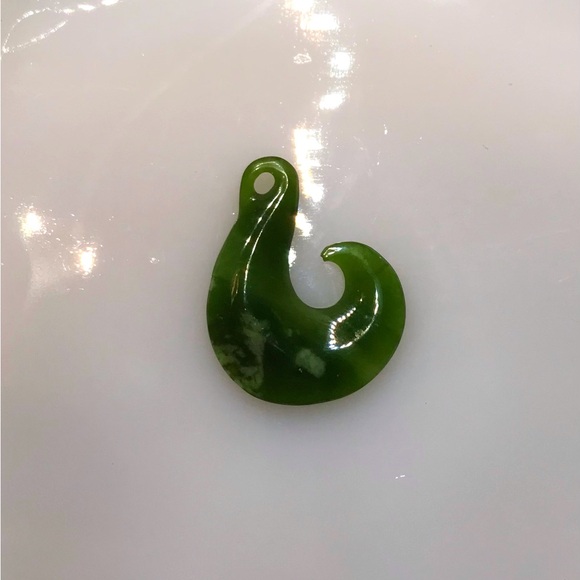 Hand carved jade pendant - Picture 2 of 2